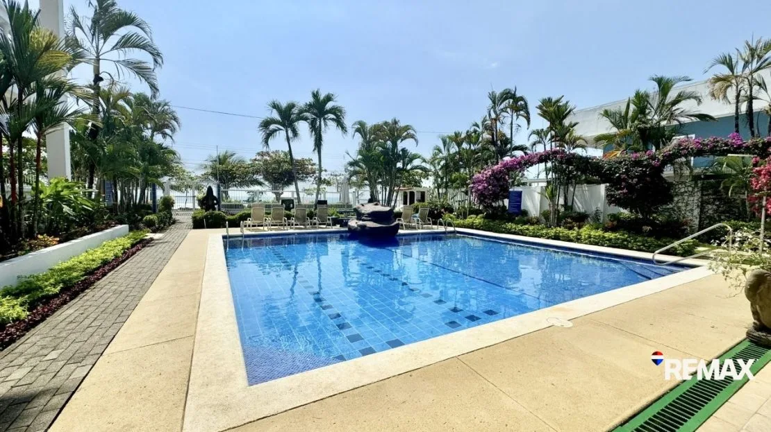 Beachfront Dream Condo Ocean View! — photo 24