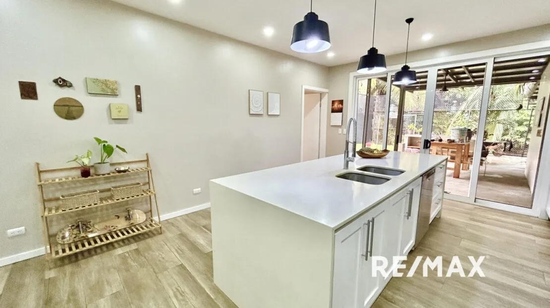 Beachside Bliss: Luxury Living with 9 rental incomes & Rooftop Yoga Deck! — photo 7