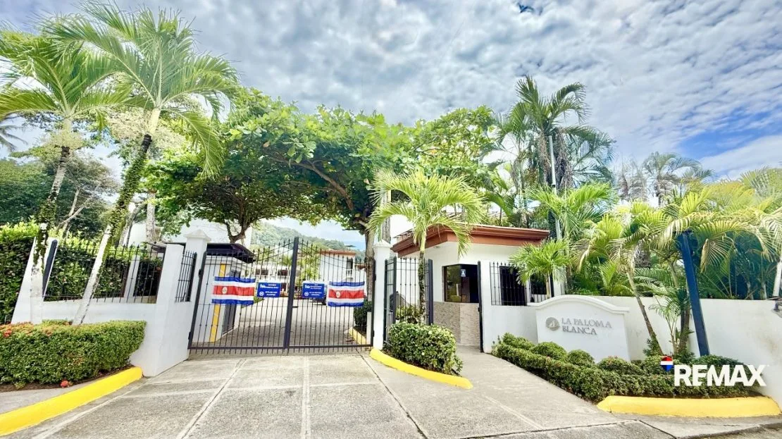 Beachfront Dream Condo Ocean View! — photo 28