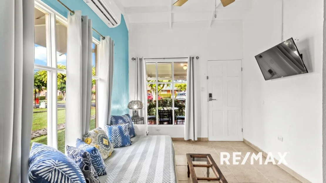 Charming 2-Bedroom Condo in Paradise – 3 Minutes walk to the Beach!