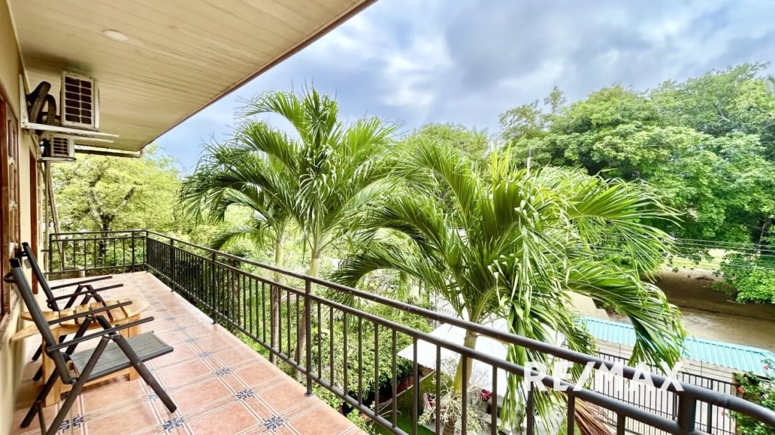 Beachside Bliss: Luxury Living with 9 rental incomes & Rooftop Yoga Deck!