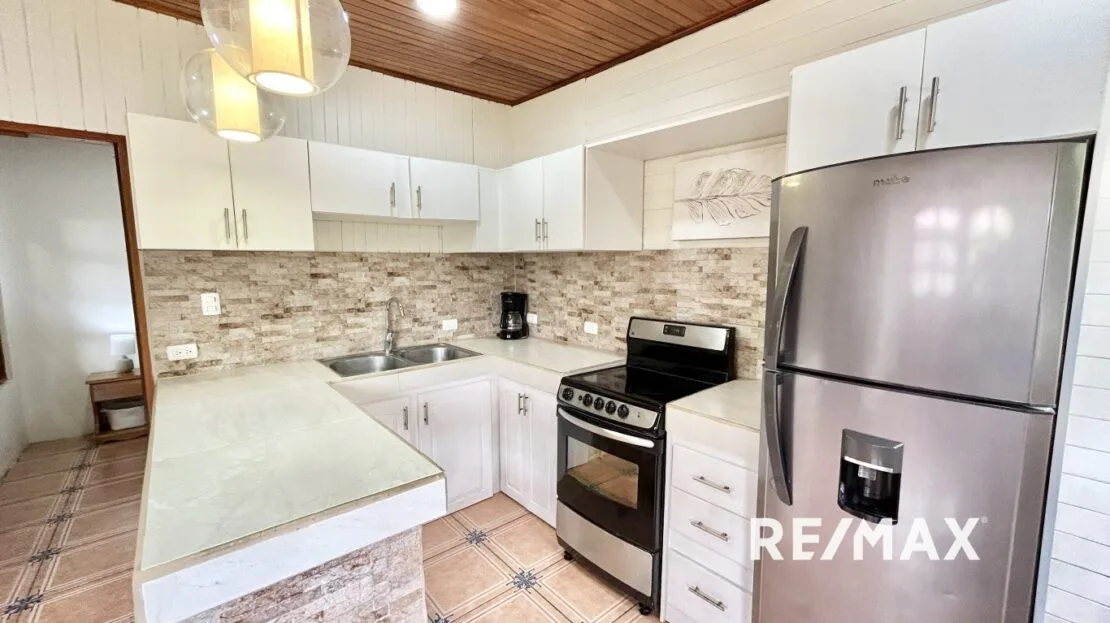 Beachside Bliss: Luxury Living with 9 rental incomes & Rooftop Yoga Deck! — photo 21