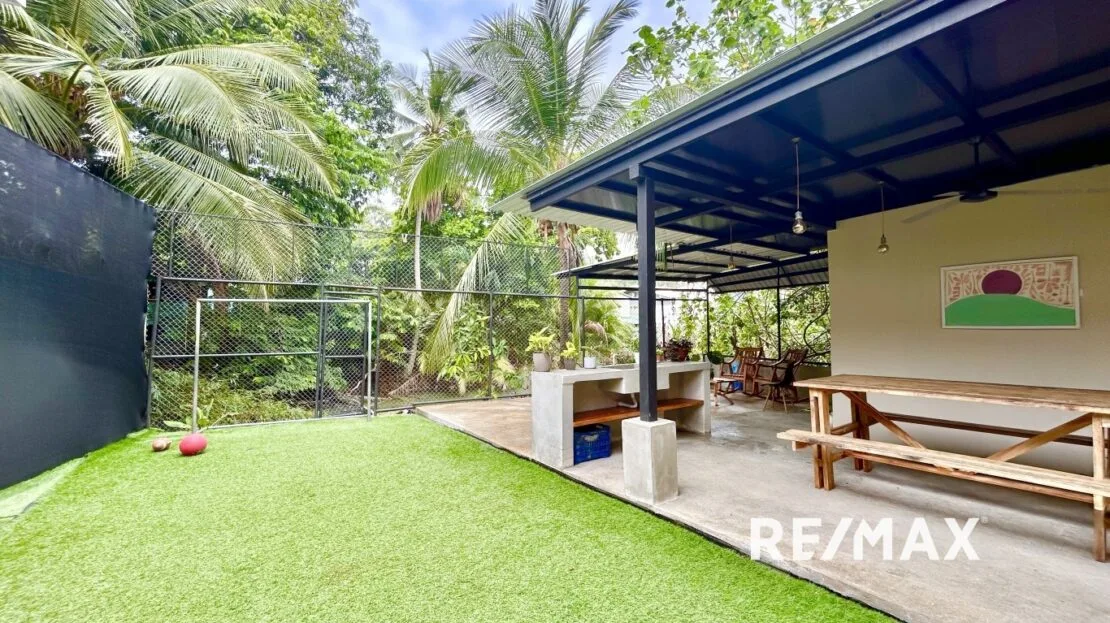 Beachside Bliss: Luxury Living with 9 rental incomes & Rooftop Yoga Deck! — photo 3