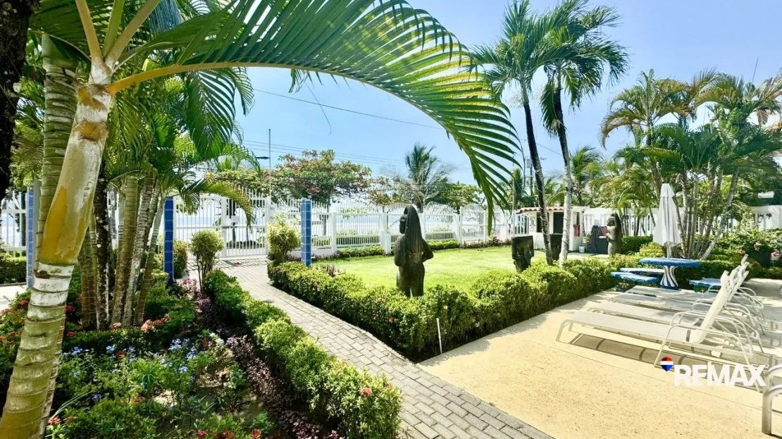 Beachfront Dream Condo Ocean View! — photo 25