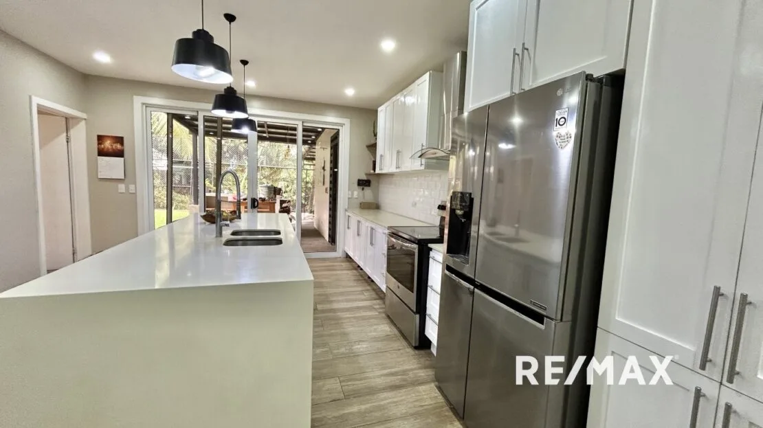 Beachside Bliss: Luxury Living with 9 rental incomes & Rooftop Yoga Deck! — photo 4