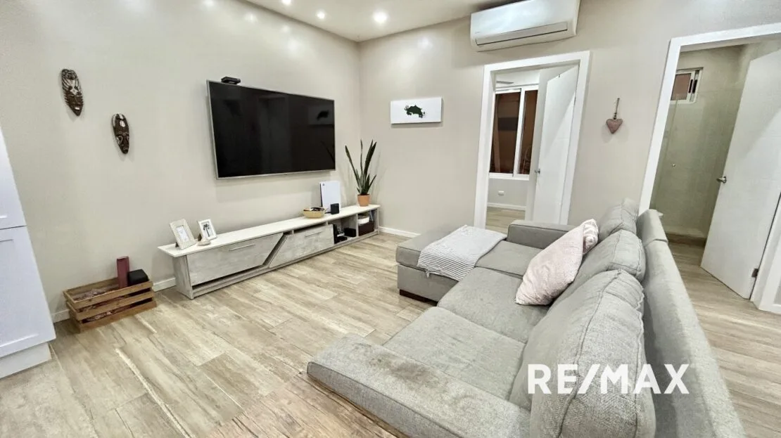 Beachside Bliss: Luxury Living with 9 rental incomes & Rooftop Yoga Deck! — photo 6