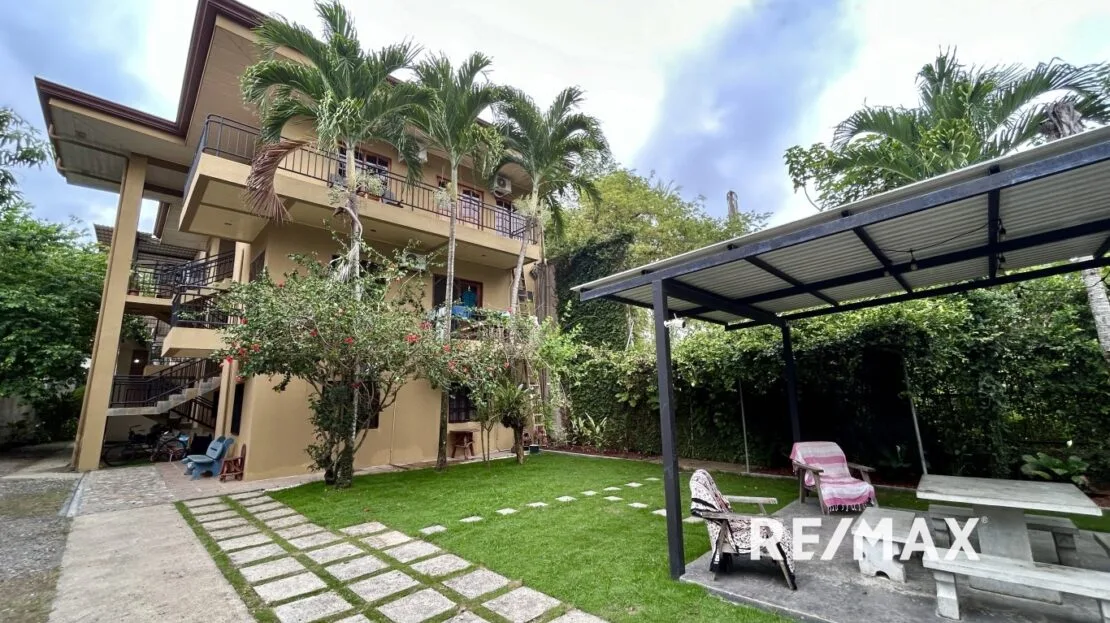 Beachside Bliss: Luxury Living with 9 rental incomes & Rooftop Yoga Deck! — photo 2