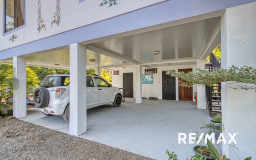 Breathtaking Views, Ultimate Comfort: Oceanfront Home in Playa Bandera