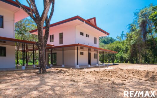 New Construction Townhouse Between Beach and River