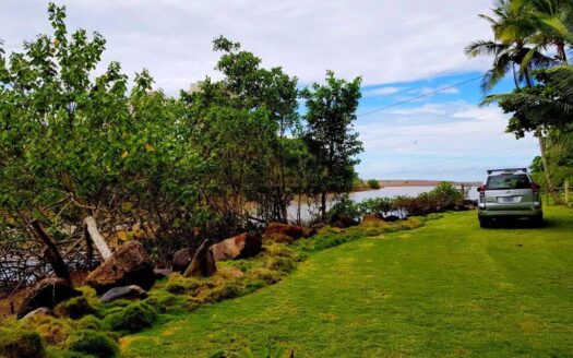 Jaco Beach large river lot by the shore