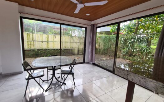 Prime 3-Bedroom Home in Jaco – Close to Town!