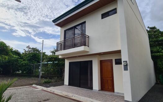 Prime 3-Bedroom Home in Jaco – Close to Town!