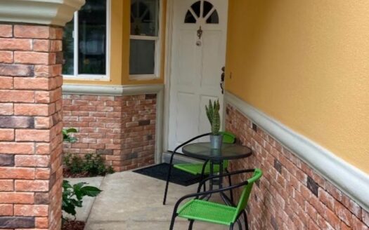 Beautiful Recently Renovated Move-In Ready 3/2 Home in Las Nubes, Between Jacó and Herradura