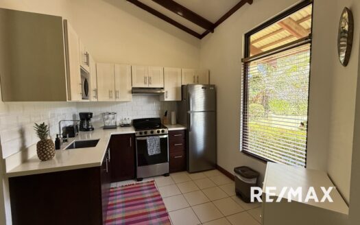 Charming Villa in Jaco: Just One Block from the Beach!