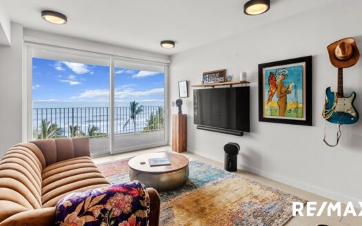 Pacific Point 501: Luxury Direct Oceanfront Condo in the Heart of Jaco Beach