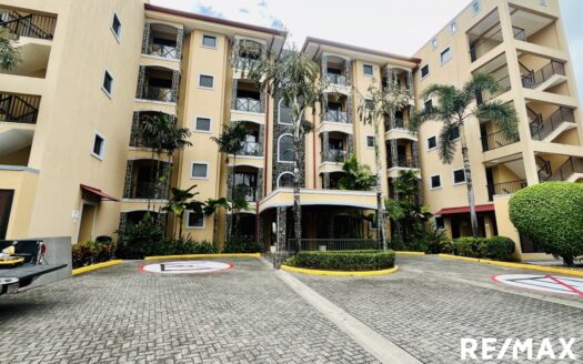 Jacó Beachfront Penthouse: 3BR Condo with Private Rooftop Terrace & Ocean Views