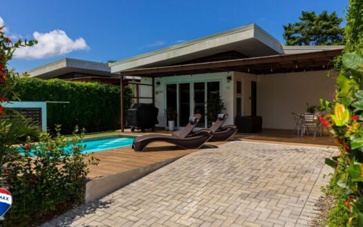 Beachside Two Bedroom House with Private Plunge Pool | Lapa Living