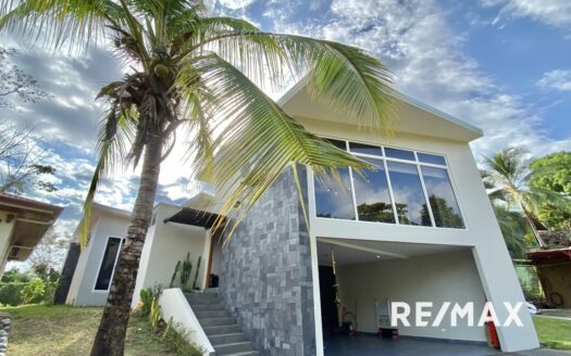 DREAM HOME IN HERMOSA BEACH