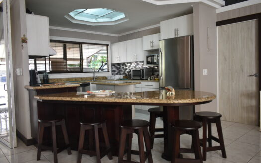 HOUSE IN PUNTA LEONA / TITLED!