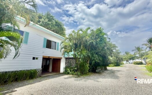 Tropical Beachfront Retreat in Hermosa Beach!
