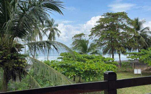 Playa Hermosa Beachfront Craftsman House – 1197 m² with Development Potential