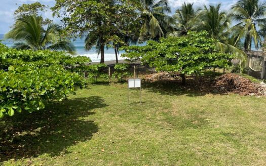 Playa Hermosa Beachfront Craftsman House – 1197 m² with Development Potential