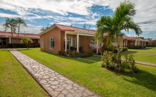 JACO BEACH CONDO  FULLY REMODELED 2 BED 1 BATH GREAT RENTAL HISTORY IN VILLAS PARADISE B41