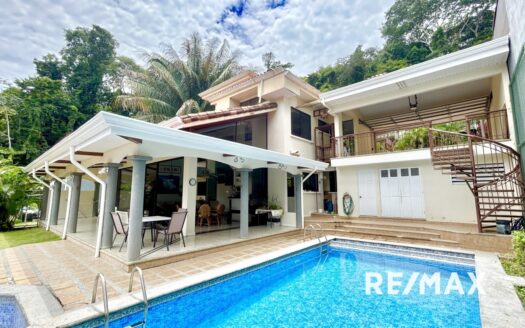 Spacious Villa with Double Garage in Playa Blanca, Punta Leona – A Coastal Retreat