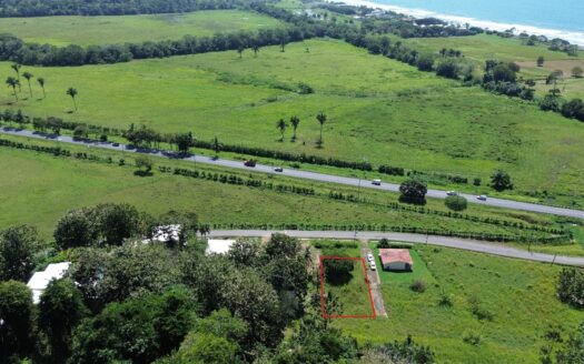 Lot Walking Distance to the Beach