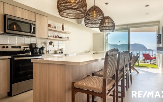 Beachfront Luxury Condo with Versatile Lock-Off in Jaco Beach