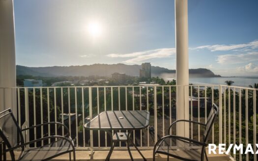 Beachfront Luxury Condo with Versatile Lock-Off in Jaco Beach
