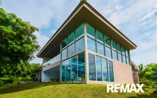 Luxury Lakeside Villa | Exclusive Beachside Community