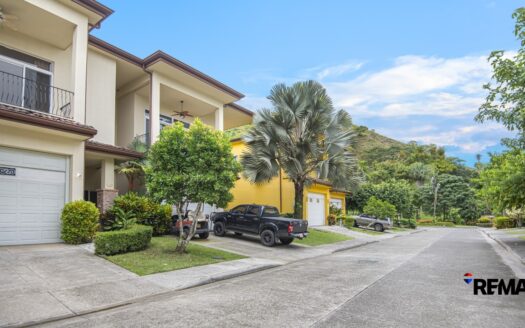 Beachside Lifestyle in Las Lomas