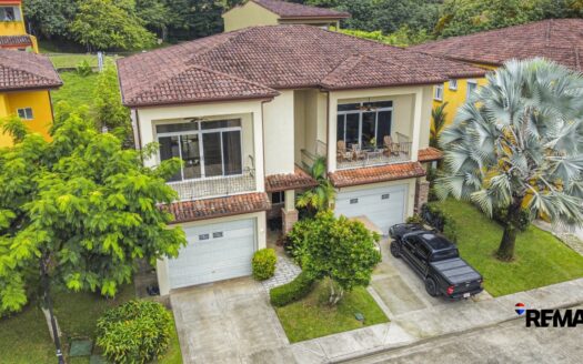 Beachside Lifestyle in Las Lomas