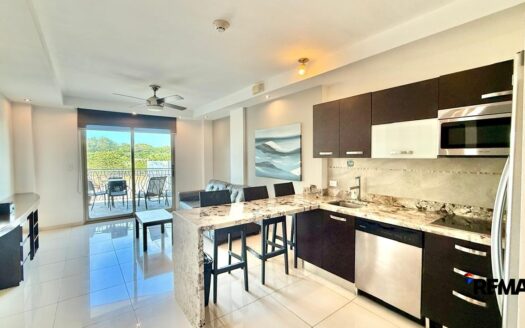 Tropical Beach Condo with Private Jacuzzi