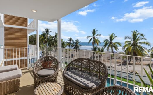 The Pacific Point Direct Oceanfront 2-bed lock-off