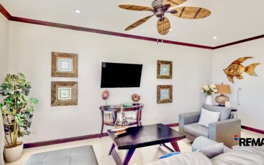 Beachfront Condo in Jacó Paradise