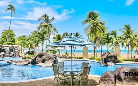 Beachfront Condo in Jacó Paradise