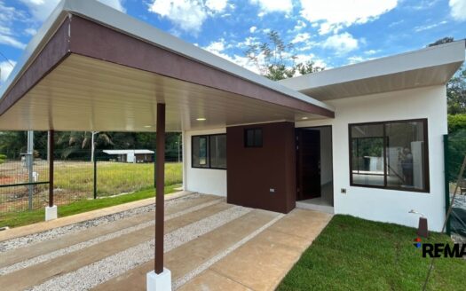 Peaceful Nature Home in Altos de Bejuco